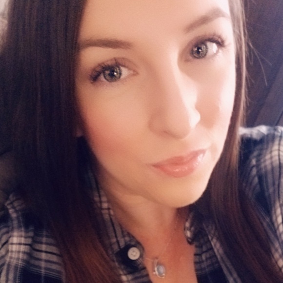 Meet your Posher, Alexis - Picture 2 of 3